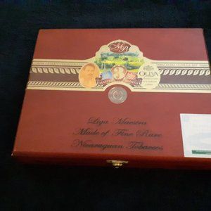 Oliva Master Blends wood lift lid empty cigar box.